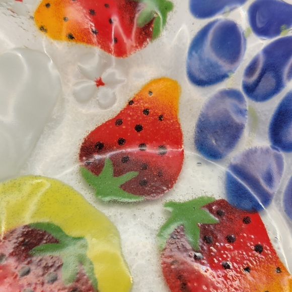 Decorative Fused Glass Dish. Fruit design. - Picture 3 of 6
